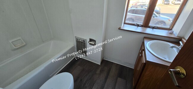 Building Photo - 518 W Cunningham St