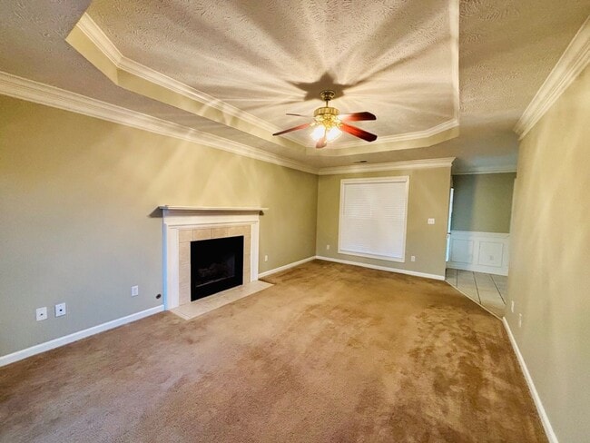 Building Photo - Cozy Living For Cold Days