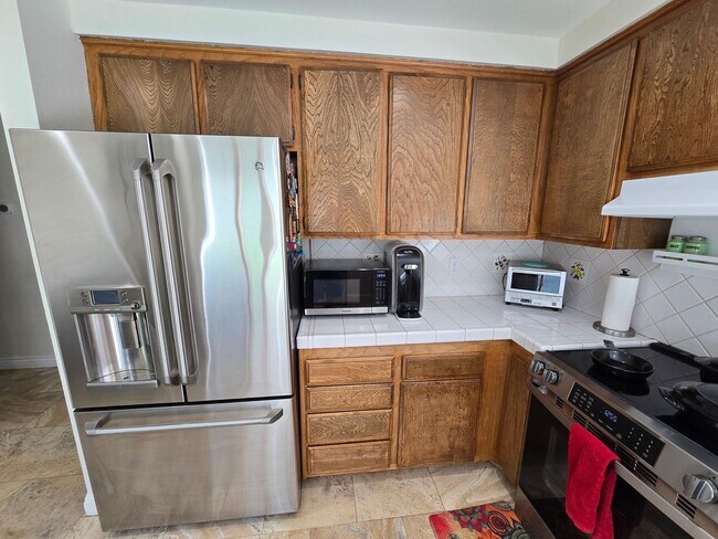 Building Photo - Updated - one story home in Moorpark's desirable Peach Hill neighborhood