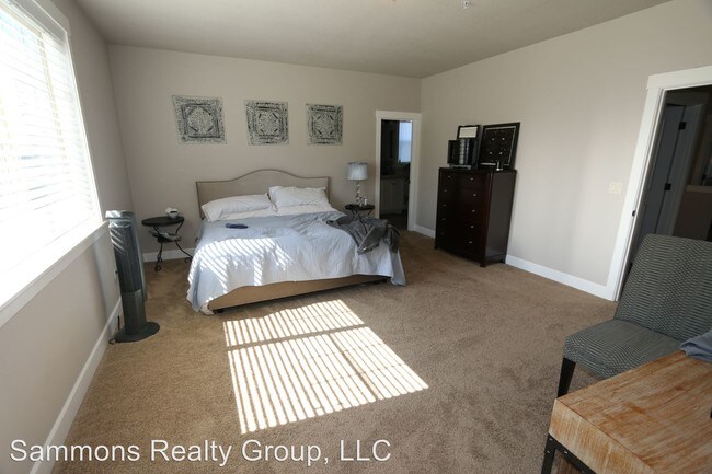 Building Photo - 9953 SE Merlo St