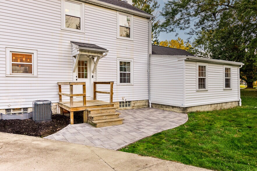 Building Photo - 1140 Trumbull Ave SE