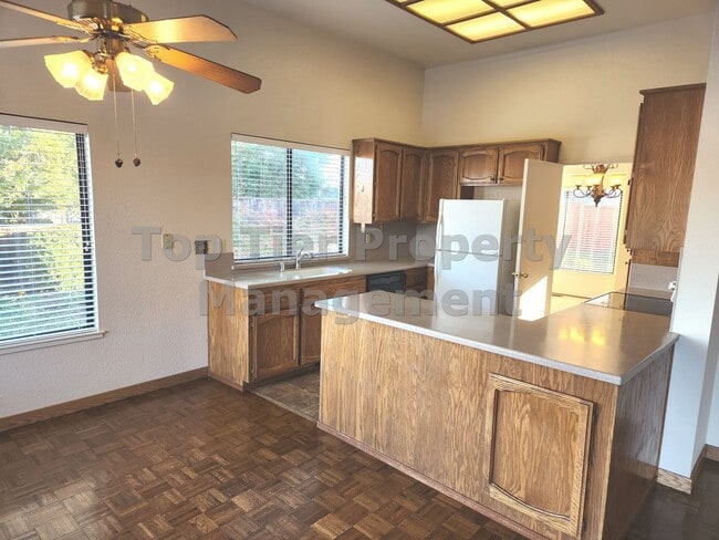 Building Photo - Spacious 4 Bed/2 Bath /1,970 square foot h...