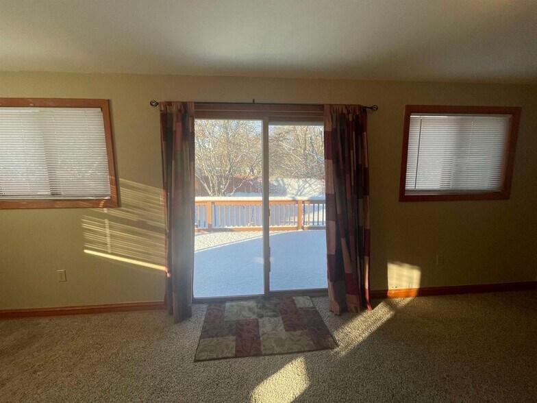 Building Photo - 7 Central