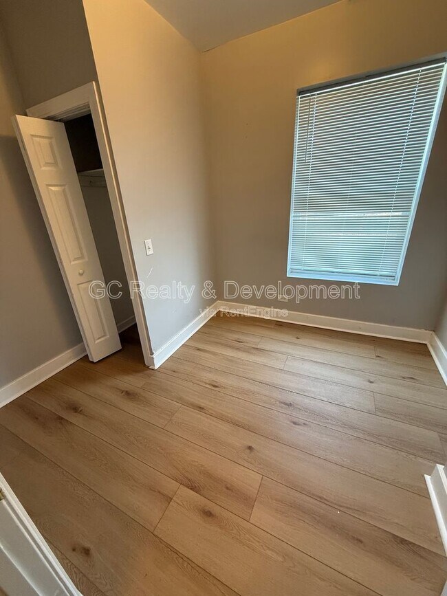 Building Photo - 3302 W Fulton Blvd