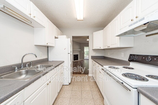 Building Photo - 1345 Pinnacle Ln