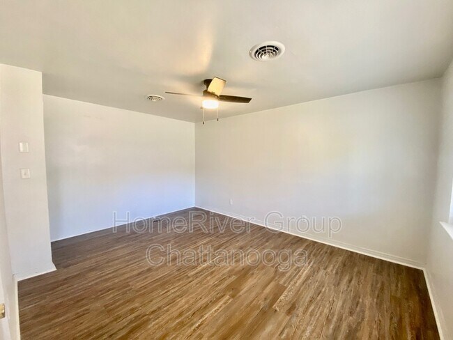 Building Photo - 2027 Lee St