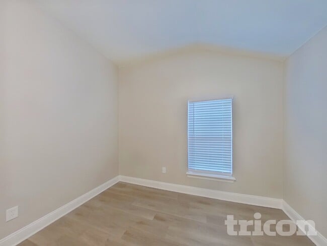 Building Photo - 523 Red Coat Ln