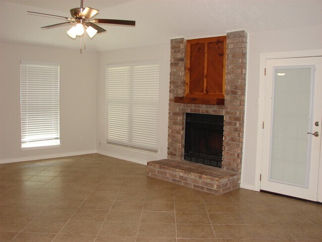 Building Photo - 7010 Buchanan Dr