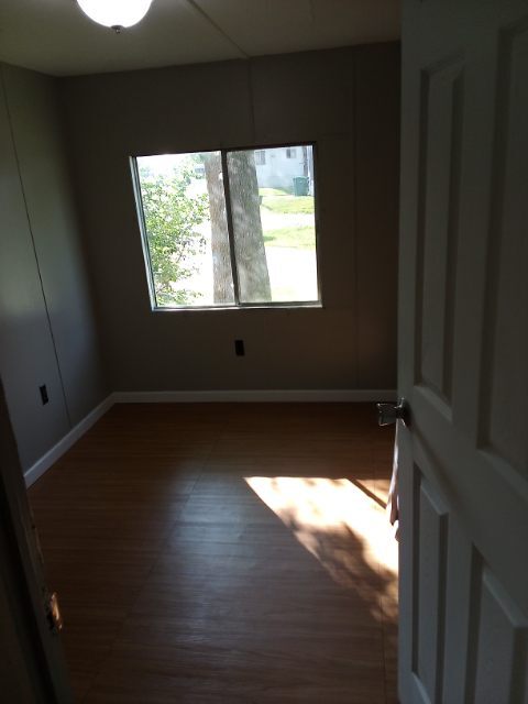 Building Photo - 505 Golden Acres Dr