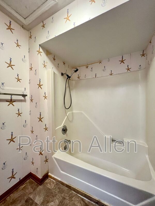 Building Photo - 530 Courtwood Ln