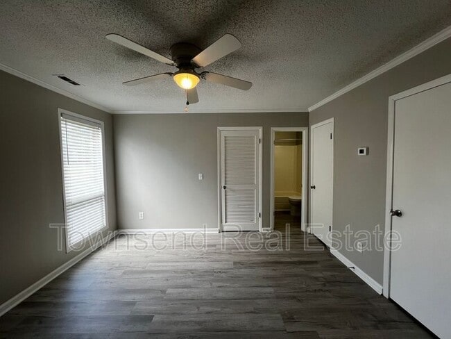 Building Photo - 5846 Century Oaks Dr