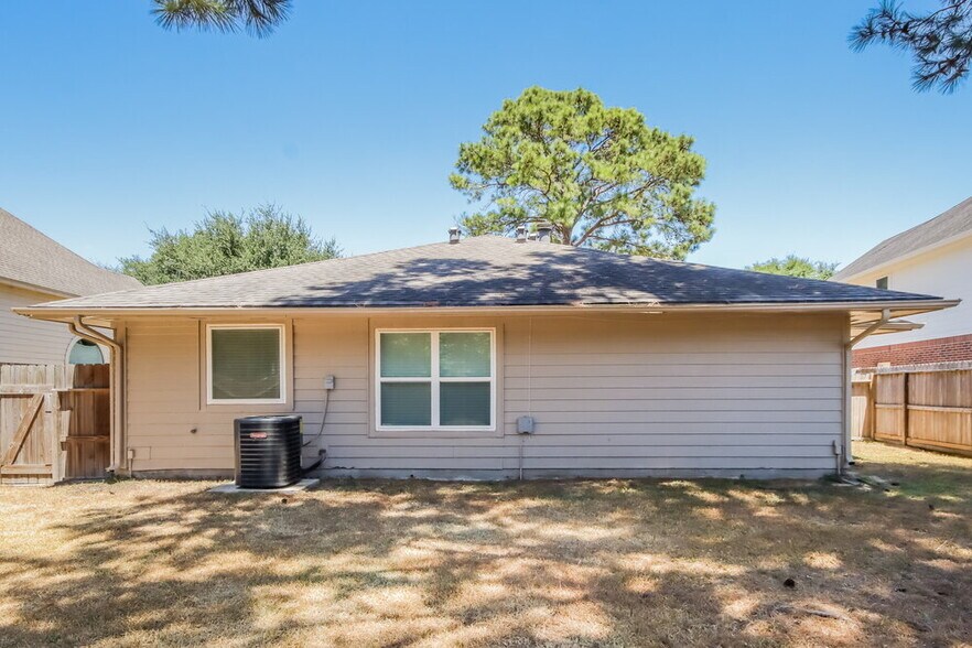 Building Photo - 25714 Richards Rd