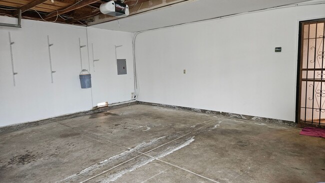 Building Photo - 240 Case Dr