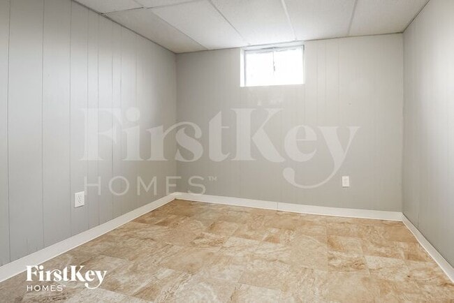 Building Photo - 9648 Roe Ave