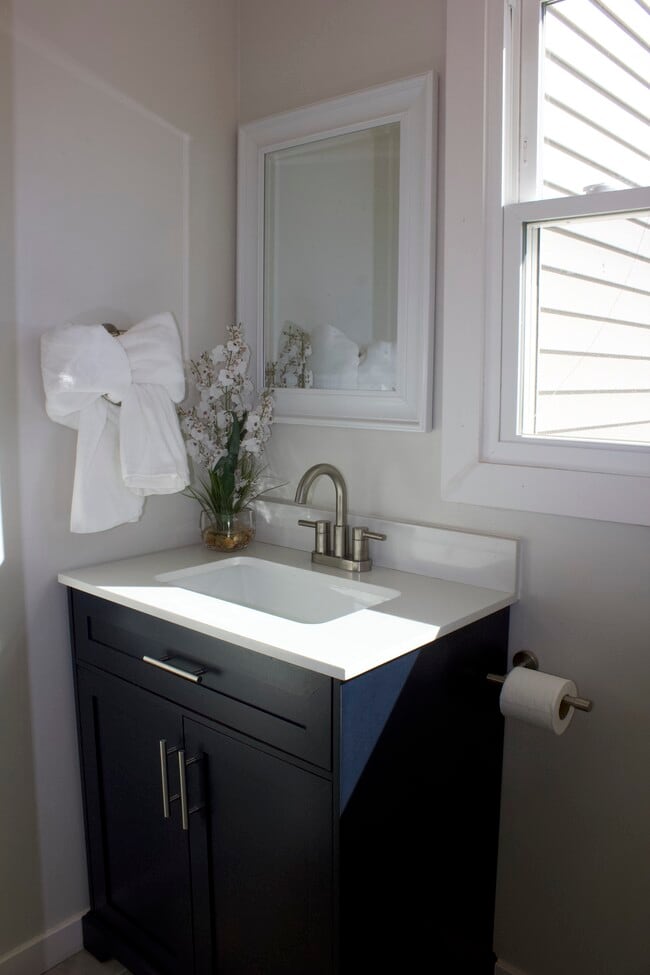 2nd Bathroom - 120 1st St SE