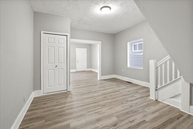 Building Photo - 1130 N Rural St