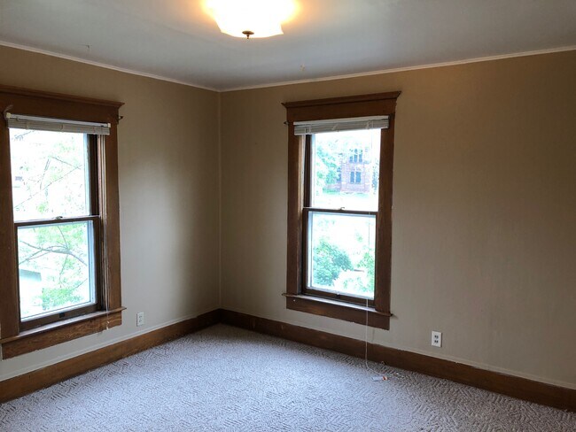 Building Photo - 1016 3rd Ave