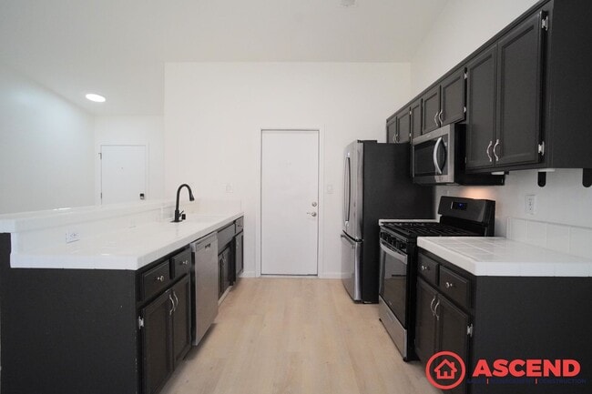 Building Photo - Beautiful Home Off Merle Haggard Dr!