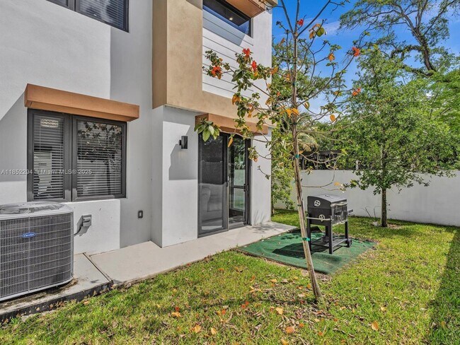 Building Photo - 4110 N Oak Pl
