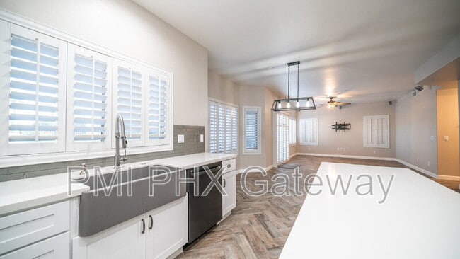 Building Photo - 1891 E Oasis Dr