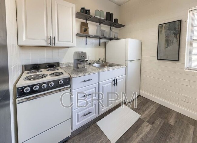 Building Photo - 2601 York Ave