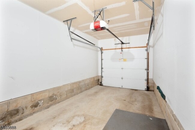 Building Photo - 8 Springholm Dr