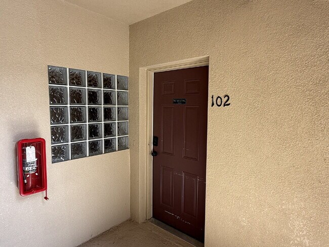 Building Photo - FIRST-FLOOR 3 BEDROOM CONDO IN VILLAGES OF BLOOMINGDALE!