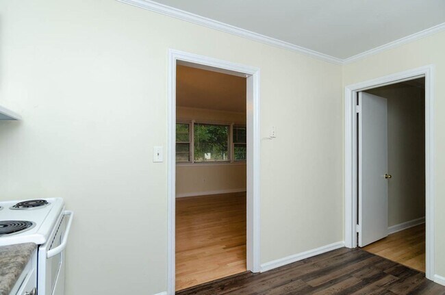 Building Photo - 626 S Kerr Ave