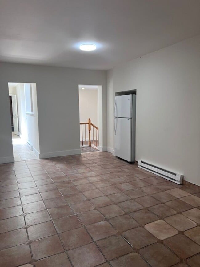 Building Photo - Large 4 bedroom, 2 1/2 bath home for rent in Ravena, NY on Rt 9W