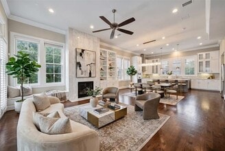 Building Photo - 520 S Pearl Expy