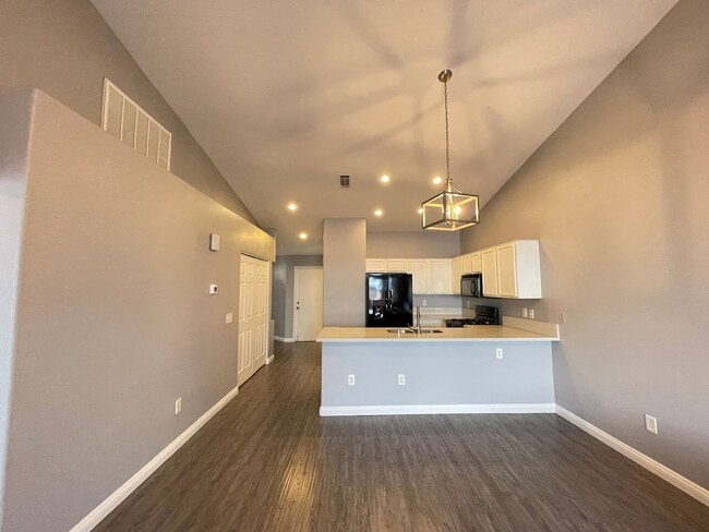 Building Photo - BRIARWOOD TOWNHOMES