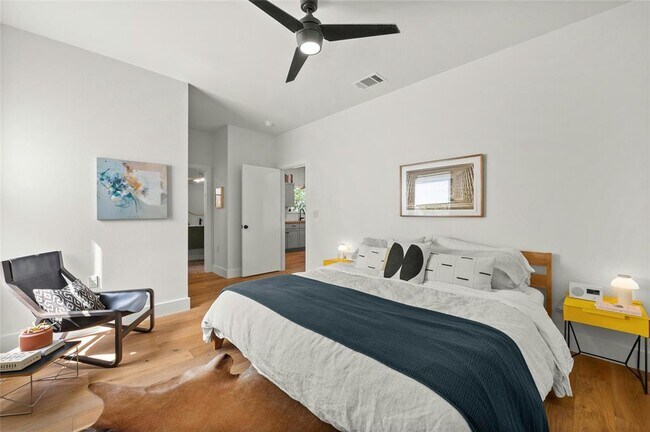 Building Photo - 602 Persimmon St