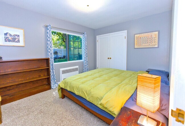 Building Photo - 1027 W 29th Ave