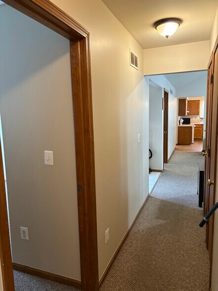 Building Photo - 50989 Middle River Dr