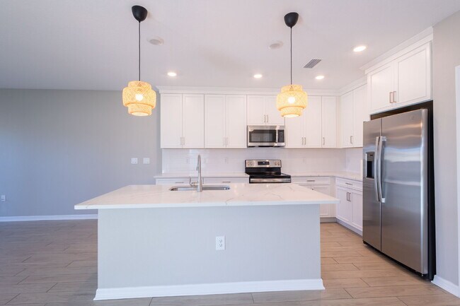 Building Photo - Gorgeous 3-Bed/2.5-Bath Townhome in Treves...