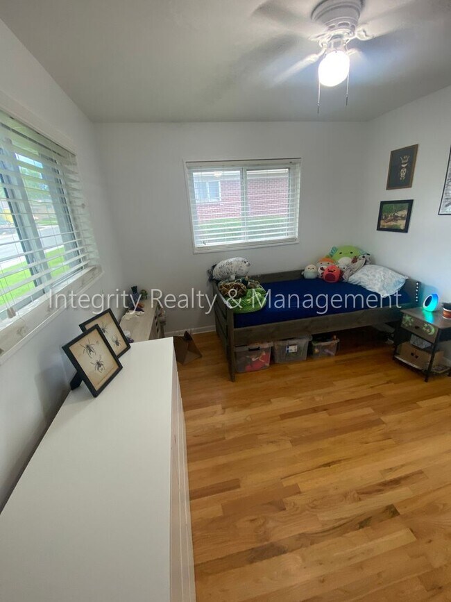 Building Photo - 3367 W Arlington Ave