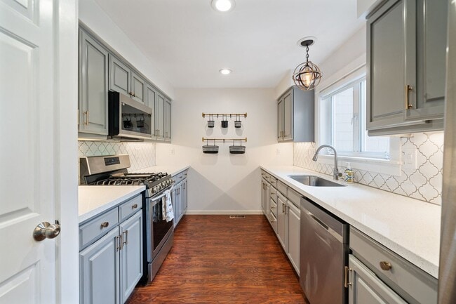 Building Photo - 10251 NW Village Heights Dr