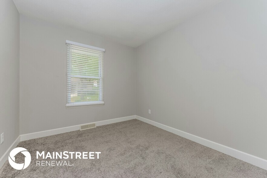 Building Photo - 501 SW Shamrock Pl