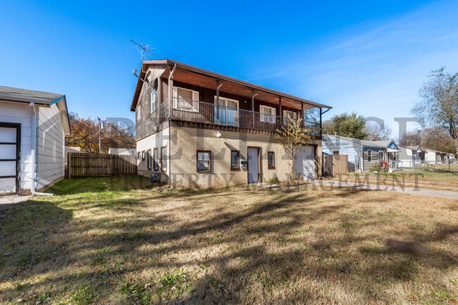 Building Photo - 4557 S Oak Ave