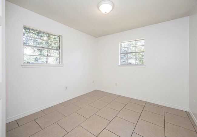 Building Photo - 3 Bedroom 1.5 Bath Home in Gautier!