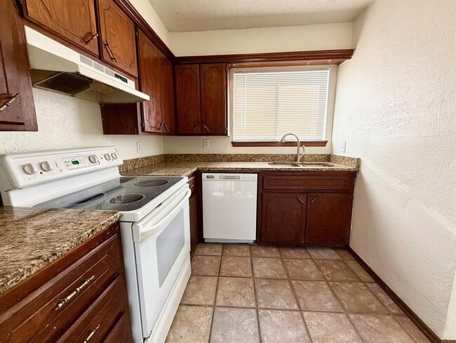 Building Photo - 214 Justin Dr