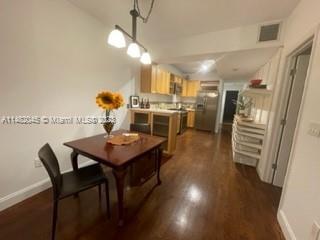 Building Photo - 2870 Pine Tree Dr