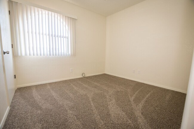 Building Photo - Charming Property Features 3 Bedrooms, 2 Baths, Central A/C!!