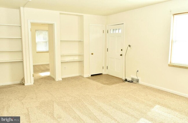 Building Photo - 627 Biggs Ave