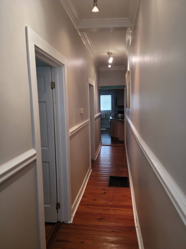 Building Photo - 524 E Gwinnett Ln