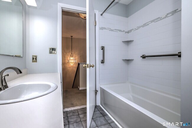 Building Photo - 47 Jerimoth Dr