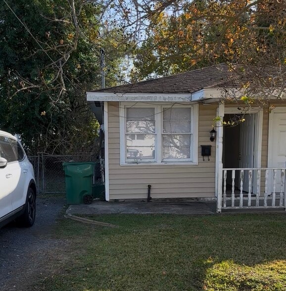 Front of double - 5017 Oak Dr