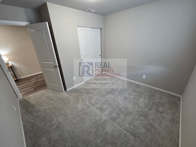 Building Photo - Check out this beautiful 3 bedroom, 2.0 ba...