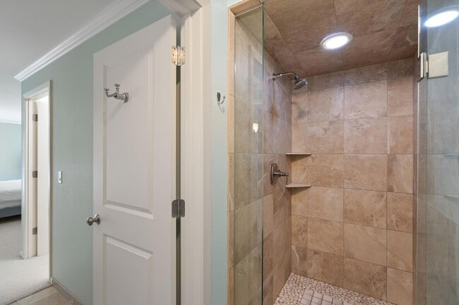 Building Photo - 2885 Knox Ave S