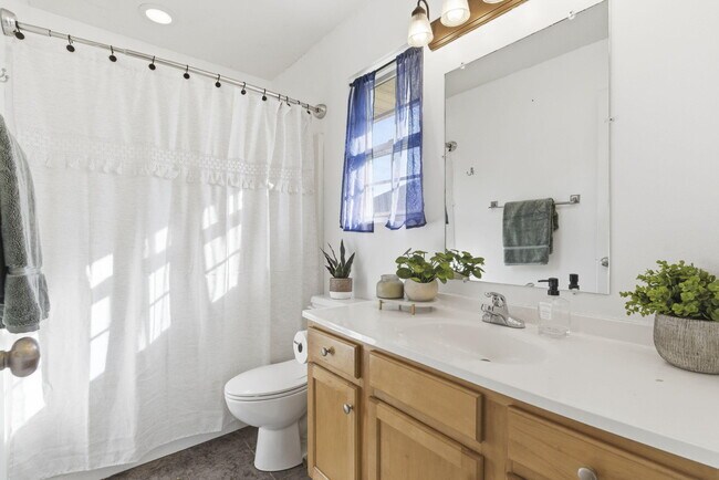 Building Photo - 1127 N Northwood Ave